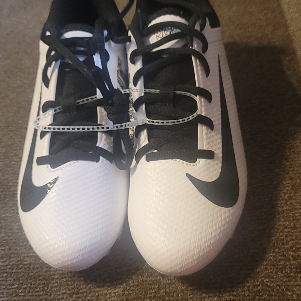 Cleats  no box